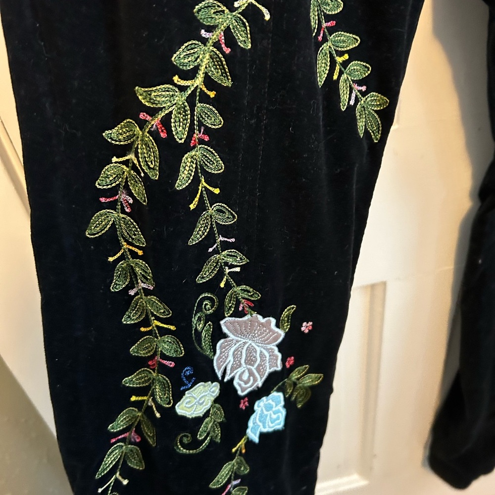 🌼 CU Burn it Down Floral Embroidered Black Velvet Pants - Picture 10 of 11